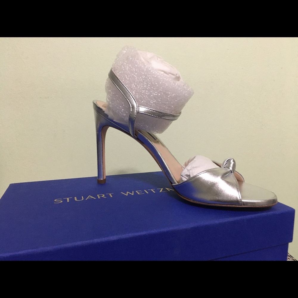 Stuart Weitzman Gloria Knotted Leather Sandal